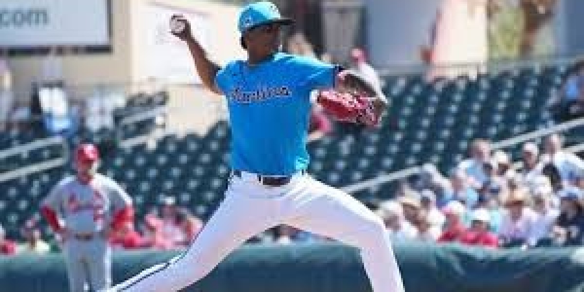 Marlins 2025 Spring Working out articles specialist